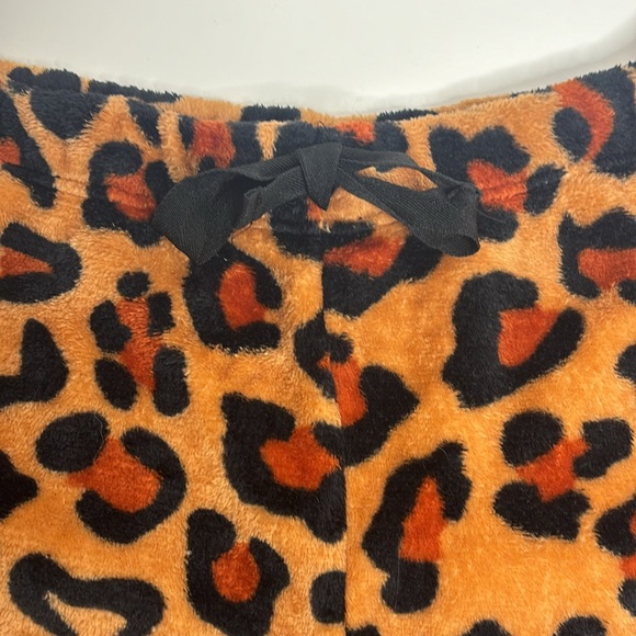 True by Rue 21 | Animal Print Fluffy Booty Shorts | Soft Cozy Bottoms | Size XL - Picture 4 of 8